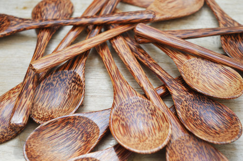 Löffel aus natürlichen Kokosnussholz