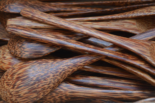 Löffel aus natürlichen Kokosnussholz